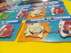 DEKUWOOFF y TODOWAN- PIN metálico con cadena - OrenJuiceArt