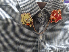 BAKUGRRR y KIRIBARF - PIN metálico con cadena - tienda en línea