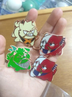 DEKUWOOFF y TODOWAN- PIN metálico con cadena - tienda en línea