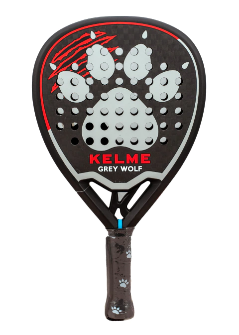 Paleta de pádel Kelme Grey Wolf con diseño de huella y detalles en rojo y negro.