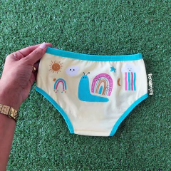 Kit com 3: Calcinhas Infantis de Algodão Estampas Lúdicas (Libelula, Caracol, Passarinho) - Dona Amora Kids