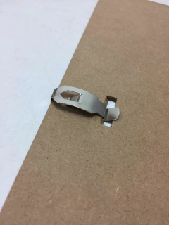 Clip sin marco con pie en internet