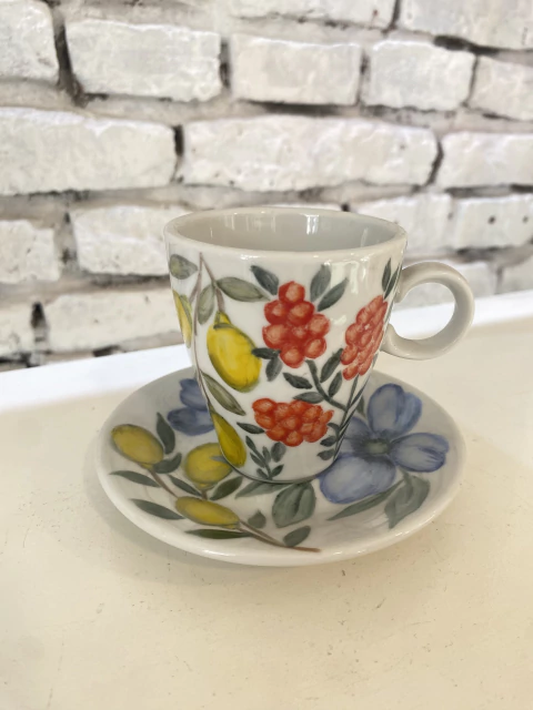 Taza y plato porcelana cafe