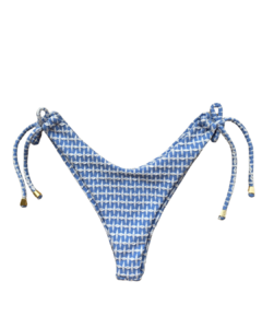 CALCINHA ASA DELTA AMARRAÇÃO CROCHET AZUL