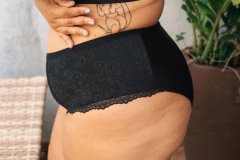 Calcinha Luana | microfibra lateral reforçada na internet