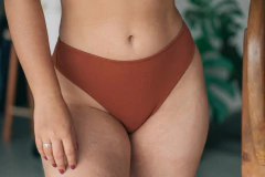 CALCINHA ASA DELTA LARGA MARROM - Saurine Lingerie e Beachwear