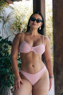 TOP MEIA TAÇA CROCHET ROSA na internet