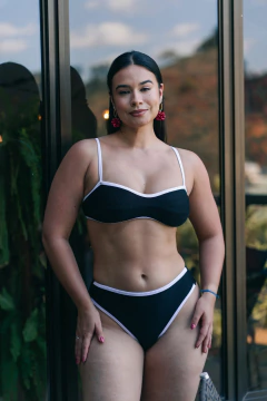 CALCINHA ASA DELTA LARGA PRETO E BRANCO na internet