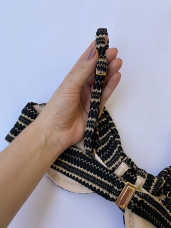 TOP MEIA TAÇA CROCHET PRETO na internet