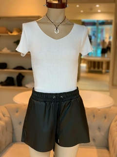 REMERA CUELLO V