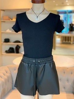 REMERA CUELLO V - Regina
