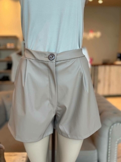 SHORT CUERINA CON PINZA - Regina