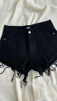 Short Dafne desflecado irregular en internet