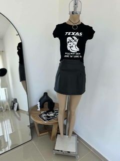 POLLERA CUERINA CON PINZA