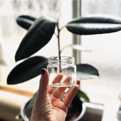 Botella de vidrio con infusor y vaso - Almacén de té