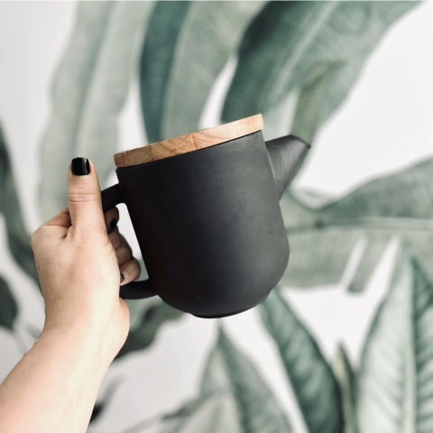 Té para cuatro en cerámica. Tetera y tazas en cerámica con bandeja y tapa de madera - comprar online