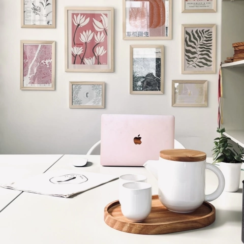 Té para cuatro en cerámica. Tetera y tazas en cerámica con bandeja y tapa de madera - comprar online