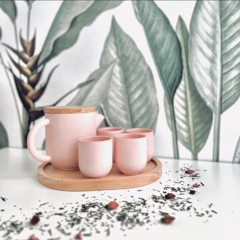Té para cuatro en cerámica. Tetera y tazas en cerámica con bandeja y tapa de madera - comprar online