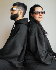 Buzo con Capucha Negro - Möte