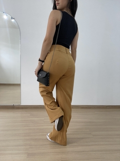 Calça Pantalona Alfaiataria Bangkok na internet