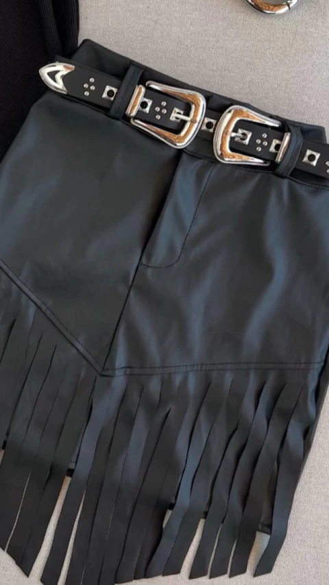 SAIA SHORT COURO FRANJAS PRETO - comprar online
