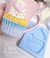 Xícara com decoração de cupcake colorido e molde de silicone para confeitos da Ludy.