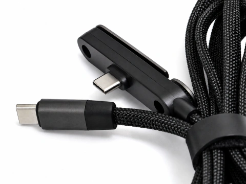 Cable celular USB-C a USB-C con soportes plegables
