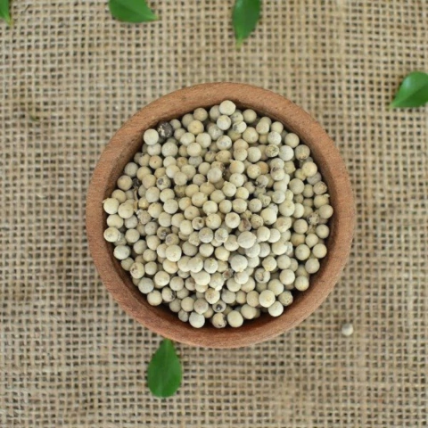 Pimienta blanca en grano