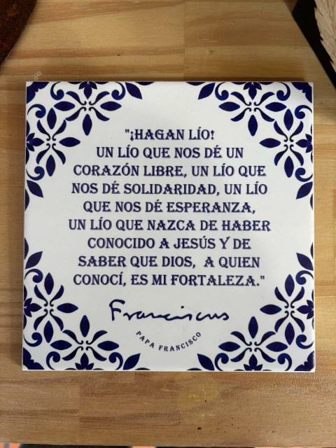 Azulejo 20x20 ¨Hagan lío¨ - comprar online
