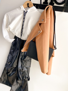 CAMPERA CECILIE CARAMELO en internet