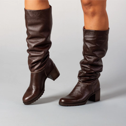 bota-coturno-feminina-em-couro-confortável