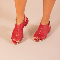 Imagem do Sandália Helena salto em couro vermelho