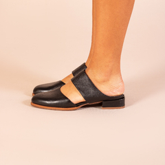 Mule Ava em couro Preto na internet
