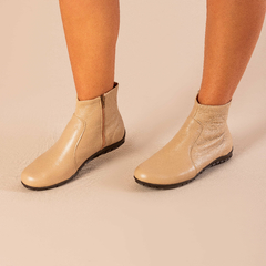 bota-feminina-em-couro-palha-ras
