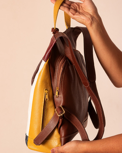 Mochila Manu em couro Caramelo - comprar online
