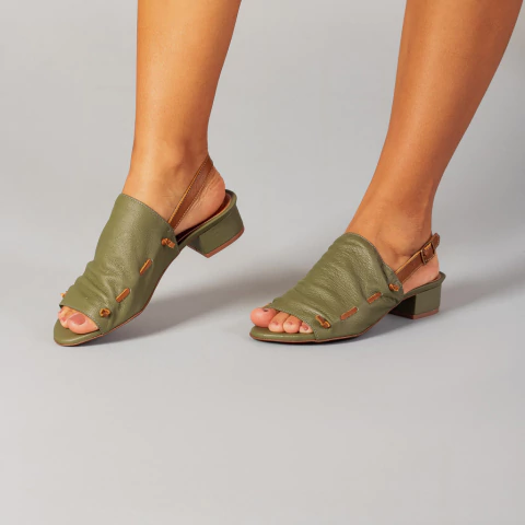 Sandália Avarca em Couro Verde - comprar online