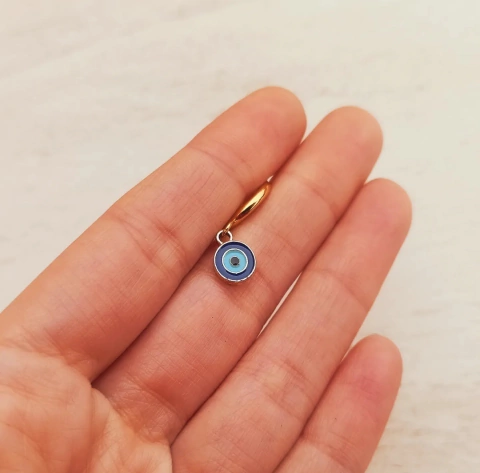 Argollita con dije HORUS GOLD