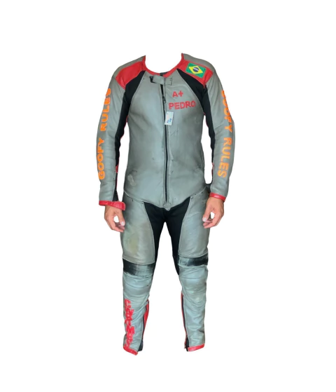 MACACÃO DE DOWNHILL EM COURO VERMELHO E BEGE 175CM (USADA) - comprar online