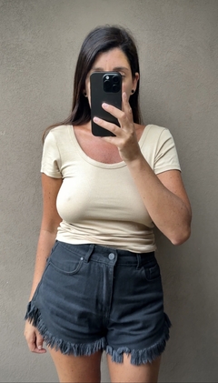 Remera Rufina espalda en U beige - comprar online