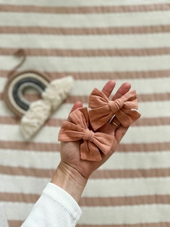 Hebilla moño rosa salmon - comprar online