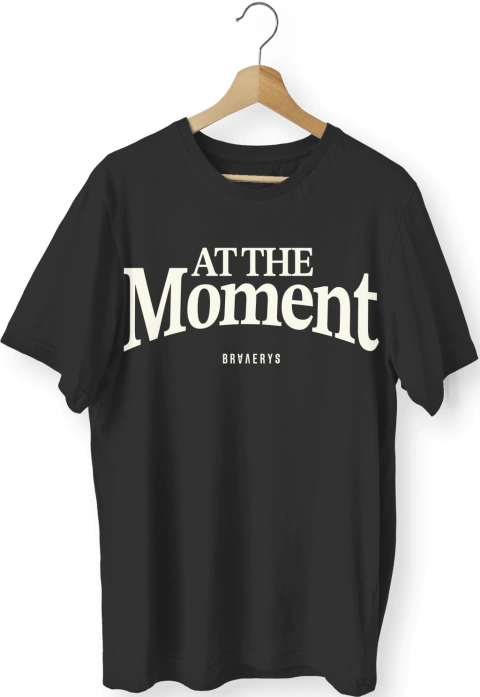 REMERA AT THE MOMENT - comprar online