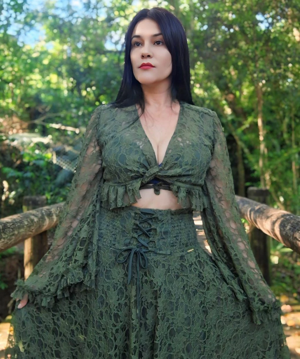 Blusa Floresta Mística