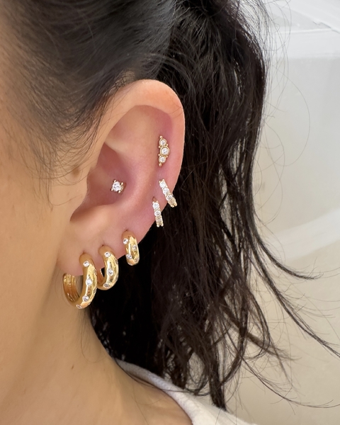 Argola tubo com zircônia ouro