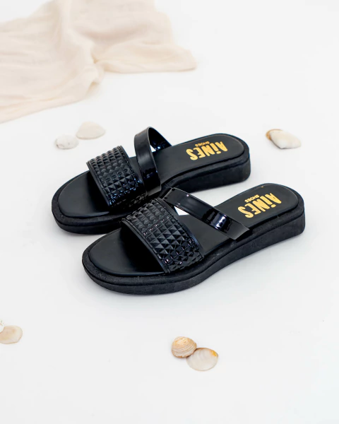 SANDALIA MALAGA PIRAMIDAL NEGRA - comprar online