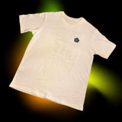 REMERA FLOWER color crudo - comprar online