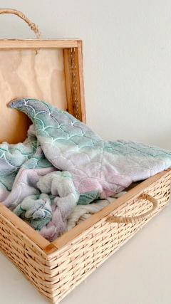 MANTA POLAR SIRENA GLOW - (Verde y Lila) - De la Guarda