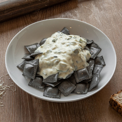 RAVIOLES DE SALMÓN EN MASA NERO DI SEPIA en internet