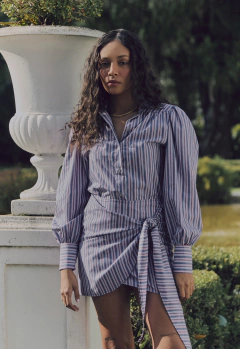 Saia Nicole Listrada na internet