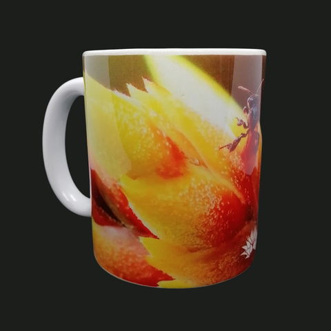 Taza modelo Aechmea con polinizadores