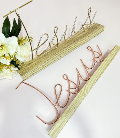Enfeite Decorativo Jesus com Base de Madeira 36cm - comprar online